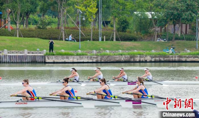上海奉贤开幕的2024中国国际女子赛艇精英赛汇聚