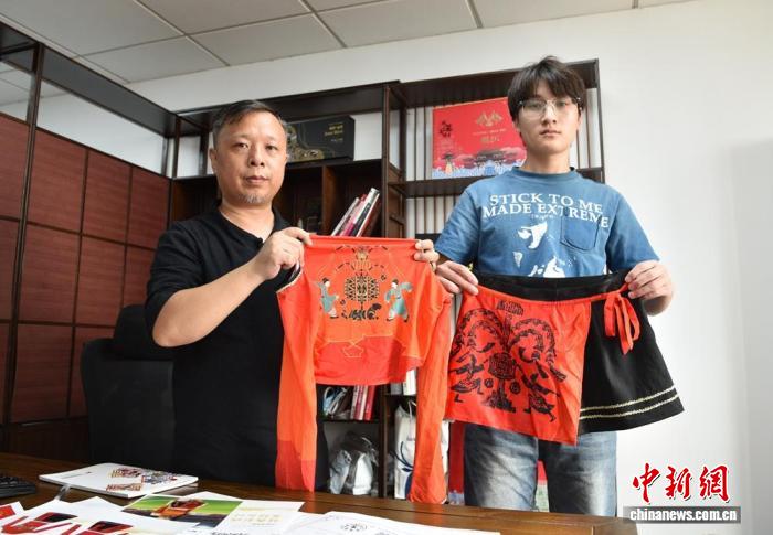 汉画像石启灵感 苏超啦啦队队服再现汉风蹴鞠风