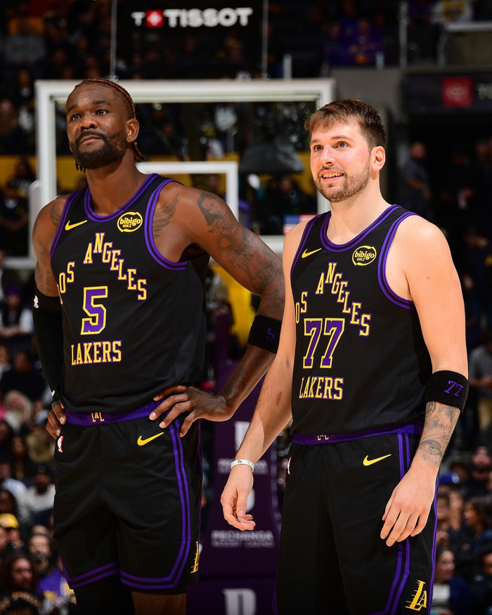 湖人客场力克火箭豪取七连胜 雷迪克赞叹詹姆斯