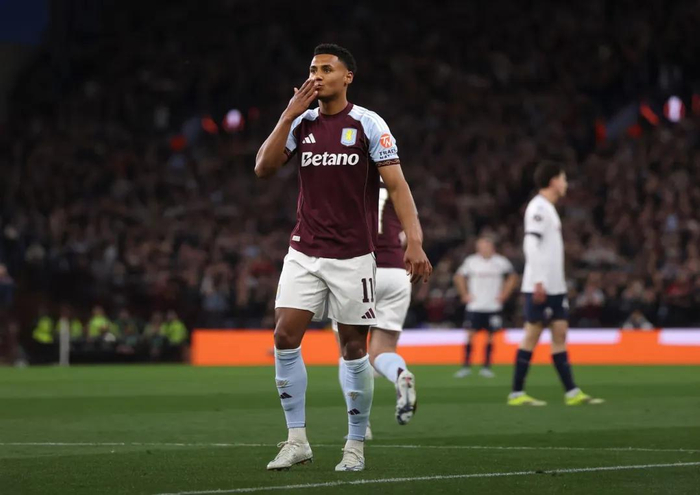 阿斯顿维拉双杀博洛尼亚强势晋级欧联四强 沃特