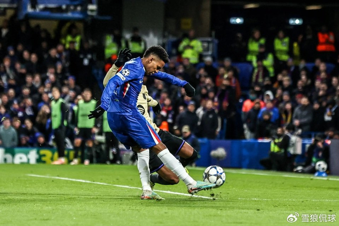 巴西新星埃斯特旺腿筋撕裂面临世界杯抉择